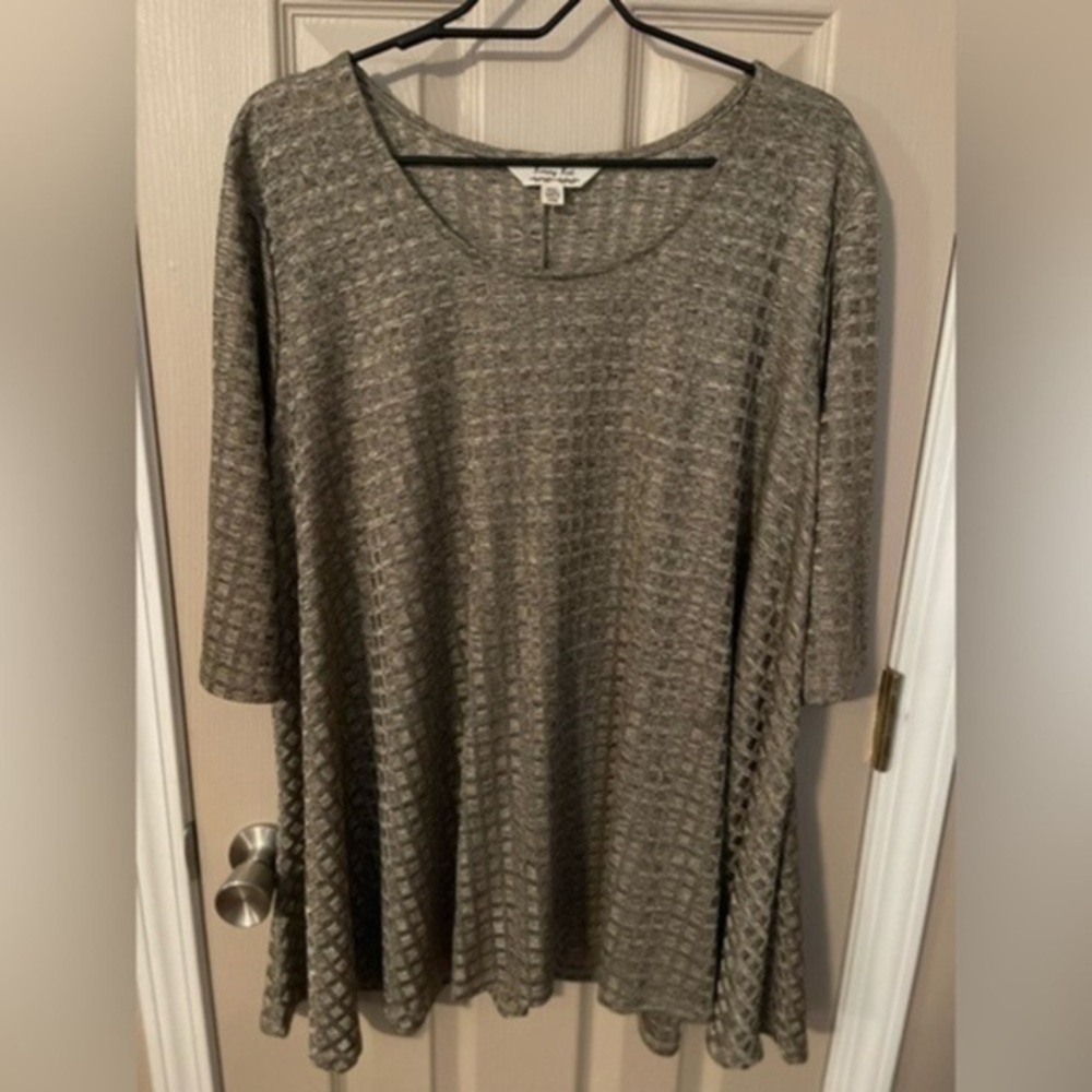 Kraft Kat gray waffle weave tunic blouse.